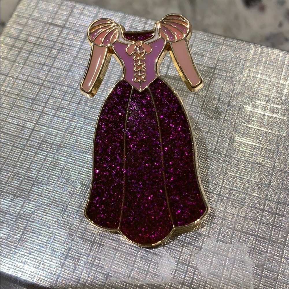 Boxlunch Disney Princess Dress Pin - Rapunzel